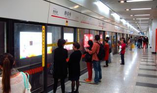 上海地铁将禁手机外放